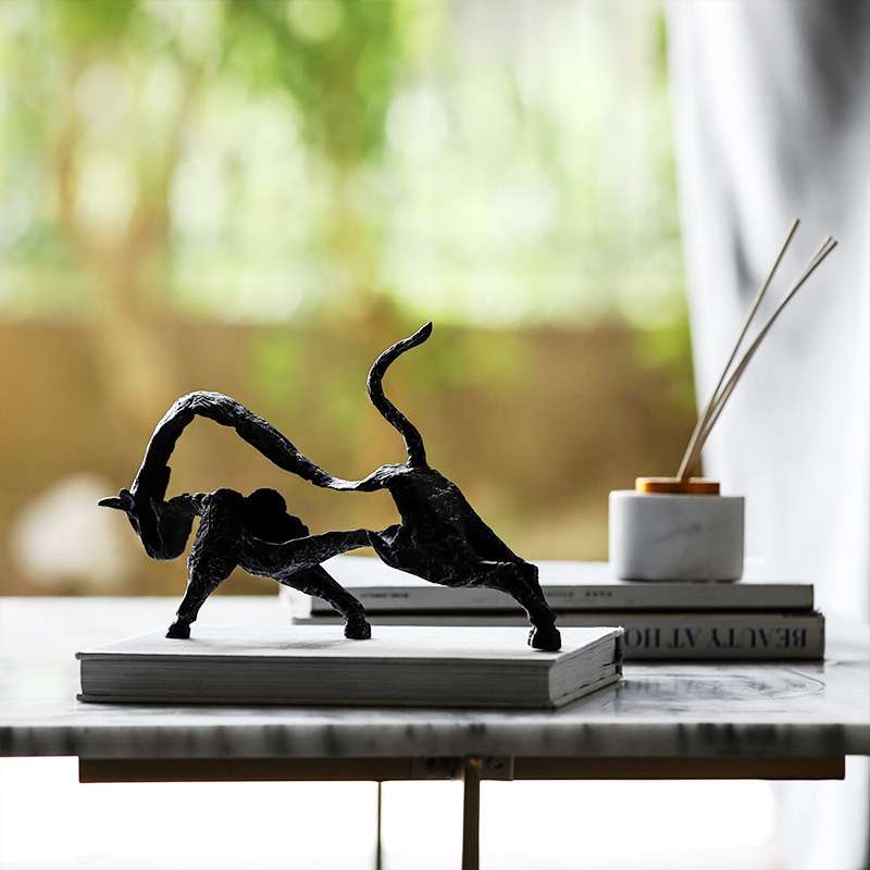 Modern Black Hollow Arts Bull  - Home Office Layout 리뷰 및 가격